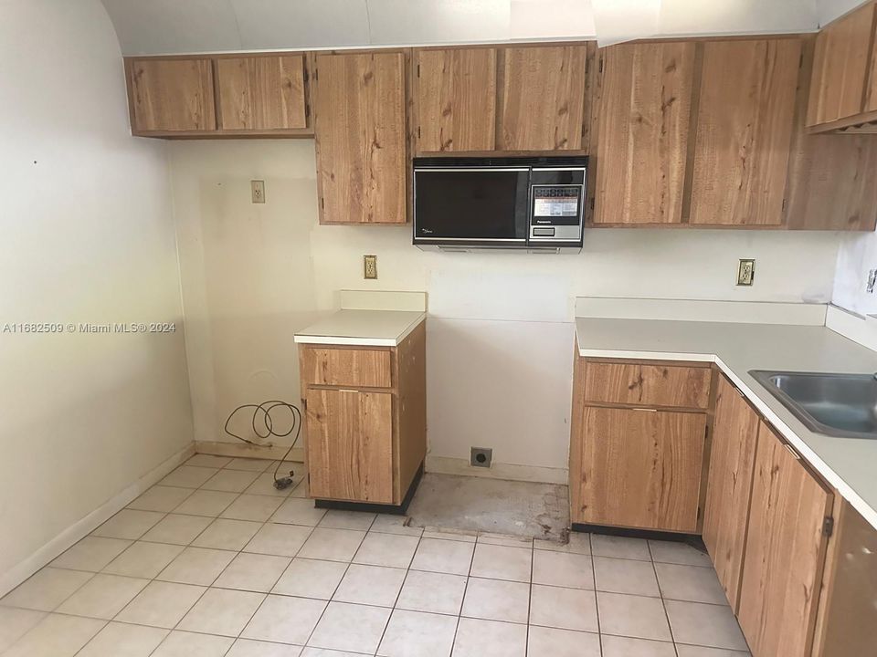 For Sale: $349,000 (2 beds, 2 baths, 1088 Square Feet)