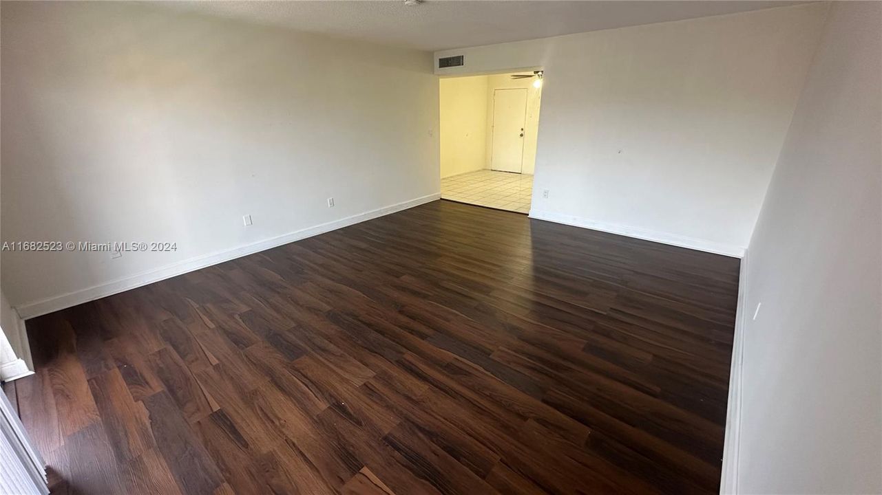 For Sale: $177,000 (2 beds, 2 baths, 1240 Square Feet)