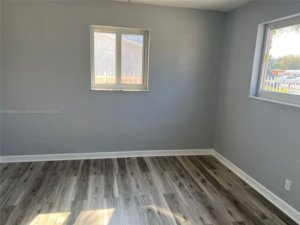 For Rent: $1,850 (1 beds, 1 baths, 360 Square Feet)