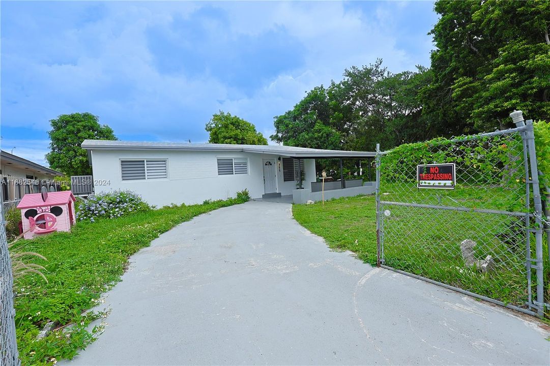 For Sale: $615,000 (3 beds, 2 baths, 1253 Square Feet)