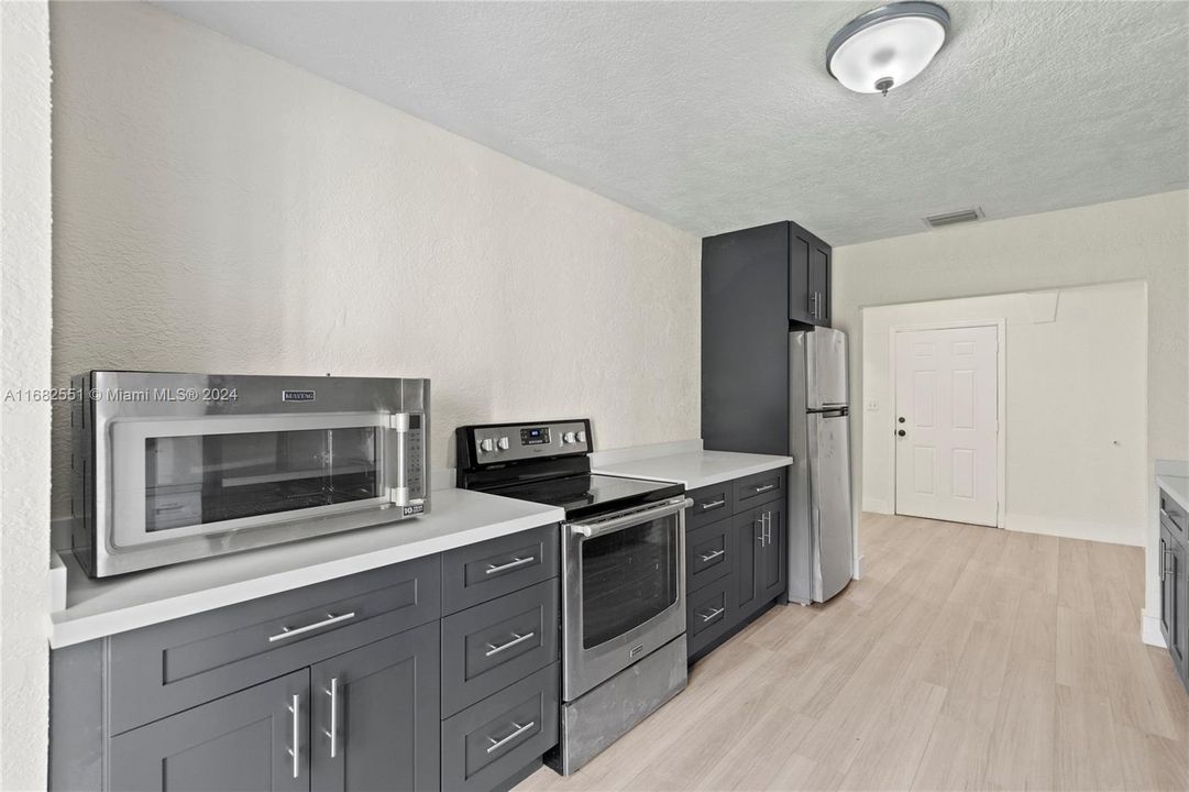 For Rent: $2,500 (2 beds, 2 baths, 2332 Square Feet)