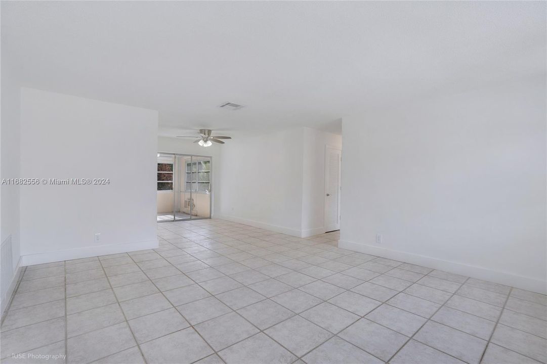 For Sale: $379,000 (2 beds, 2 baths, 1287 Square Feet)