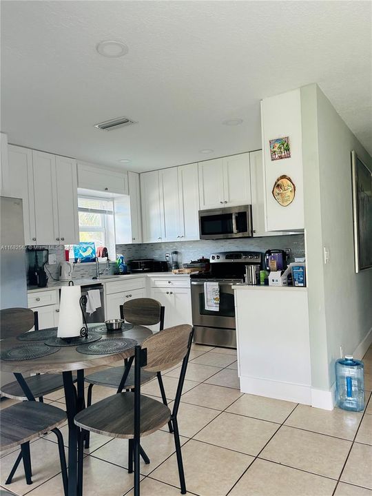 For Sale: $529,999 (2 beds, 2 baths, 1036 Square Feet)