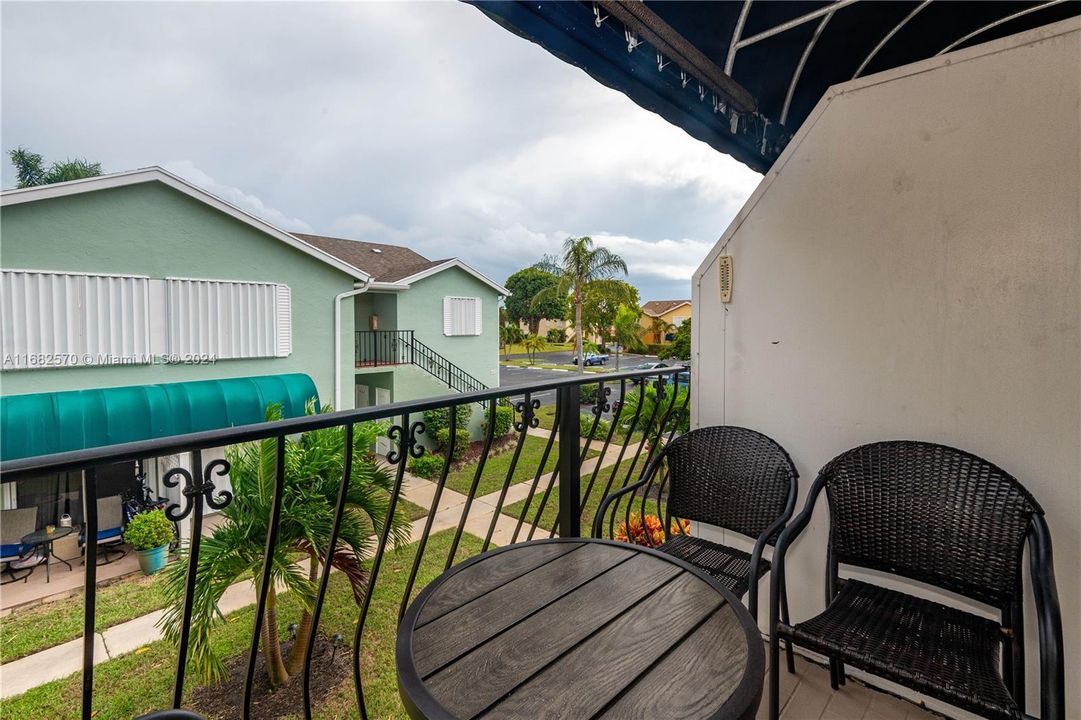 For Sale: $259,900 (3 beds, 2 baths, 1045 Square Feet)