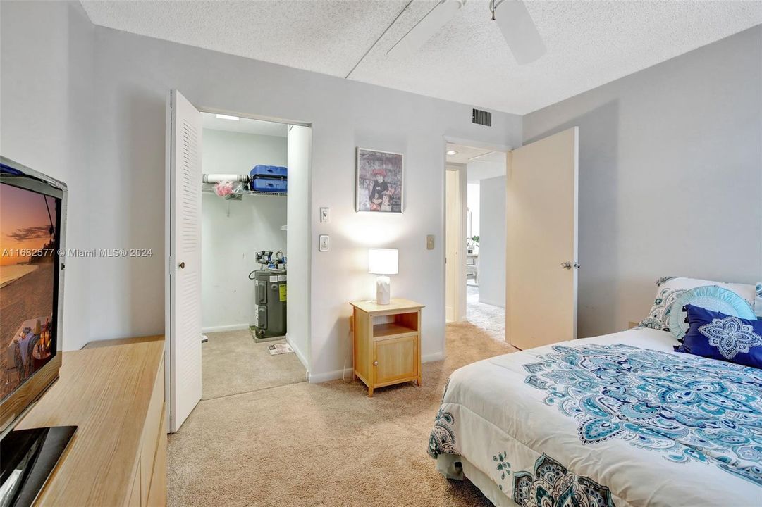 Active With Contract: $179,900 (2 beds, 2 baths, 1000 Square Feet)