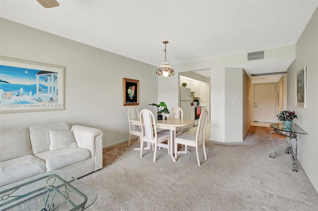 Active With Contract: $179,900 (2 beds, 2 baths, 1000 Square Feet)