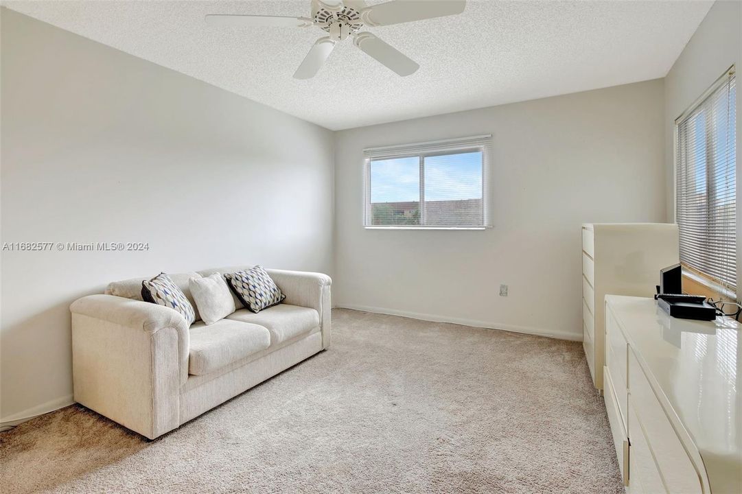 Active With Contract: $179,900 (2 beds, 2 baths, 1000 Square Feet)