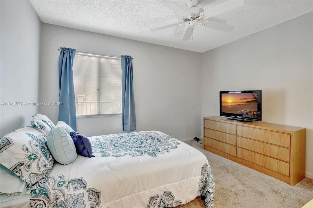 Active With Contract: $179,900 (2 beds, 2 baths, 1000 Square Feet)