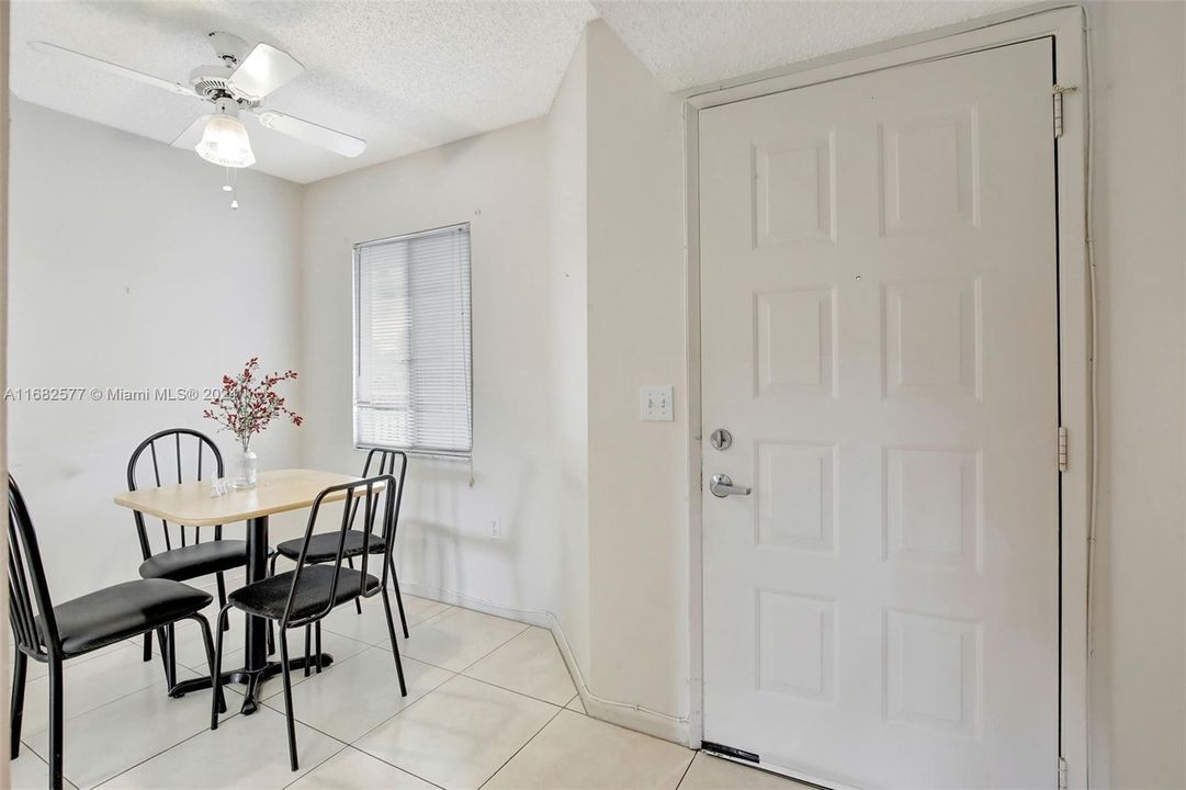 Active With Contract: $179,900 (2 beds, 2 baths, 1000 Square Feet)