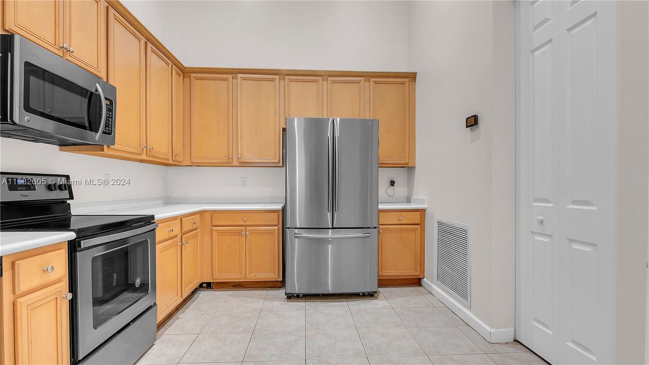 For Rent: $3,500 (2 beds, 2 baths, 1818 Square Feet)