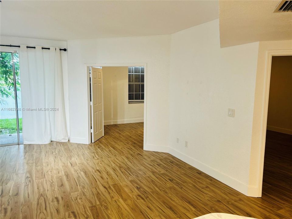 For Rent: $2,200 (2 beds, 1 baths, 1068 Square Feet)