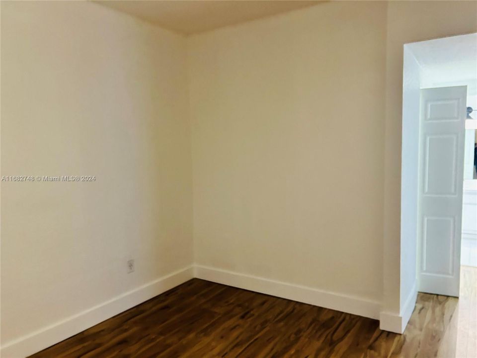 For Rent: $2,200 (2 beds, 1 baths, 1068 Square Feet)