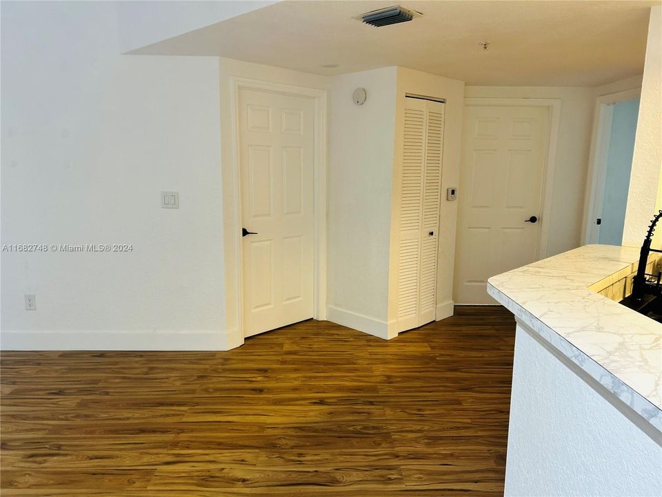 For Rent: $2,200 (2 beds, 1 baths, 1068 Square Feet)