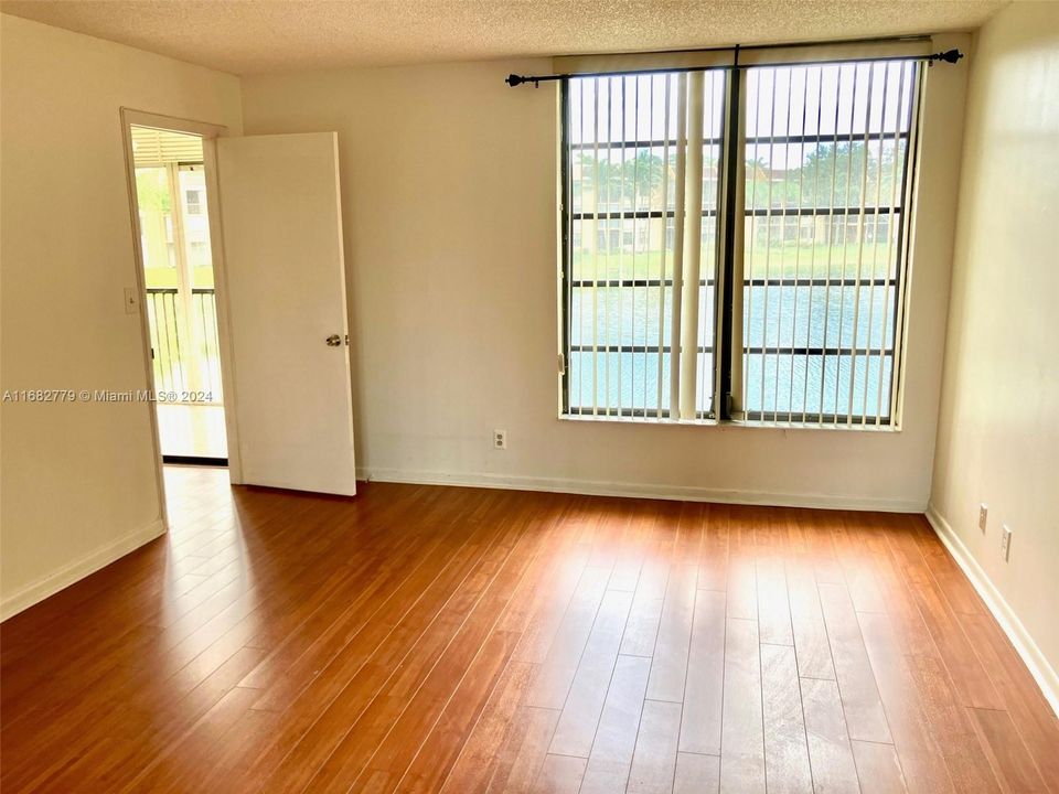 For Rent: $2,000 (2 beds, 2 baths, 1090 Square Feet)