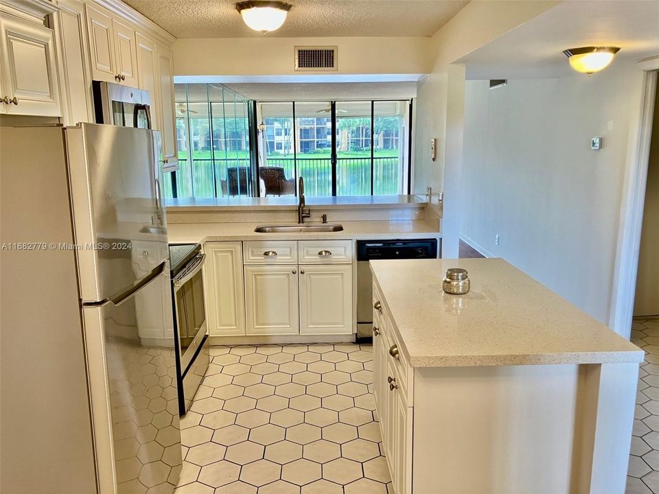 For Rent: $2,000 (2 beds, 2 baths, 1090 Square Feet)