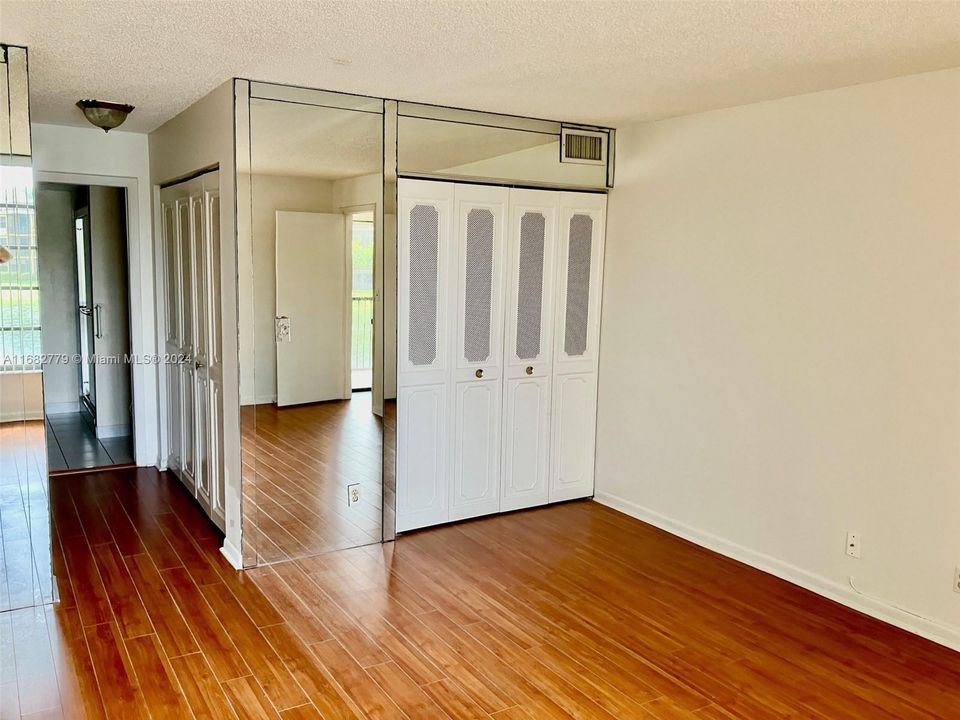 For Rent: $2,000 (2 beds, 2 baths, 1090 Square Feet)