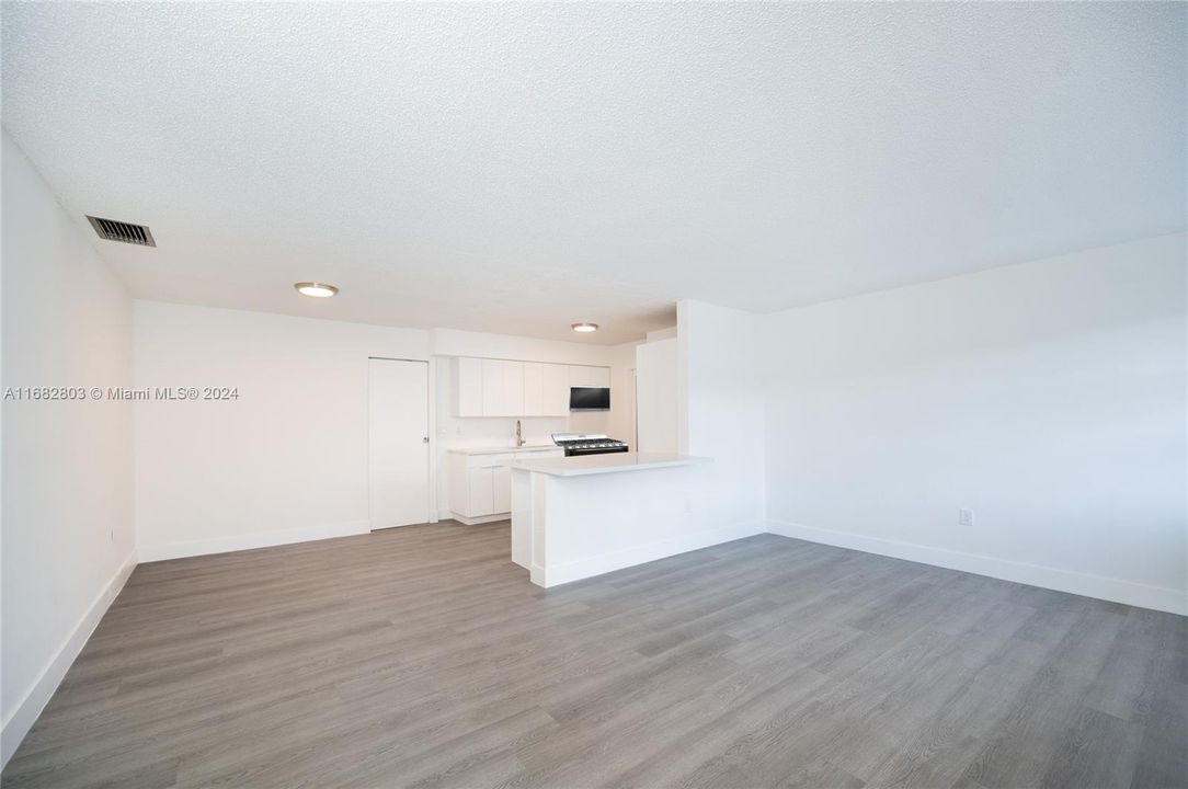 For Rent: $3,100 (3 beds, 2 baths, 1096 Square Feet)