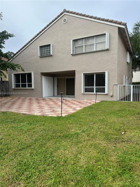 En Venta: $714,900 (4 camas, 2 baños, 2273 Pies cuadrados)