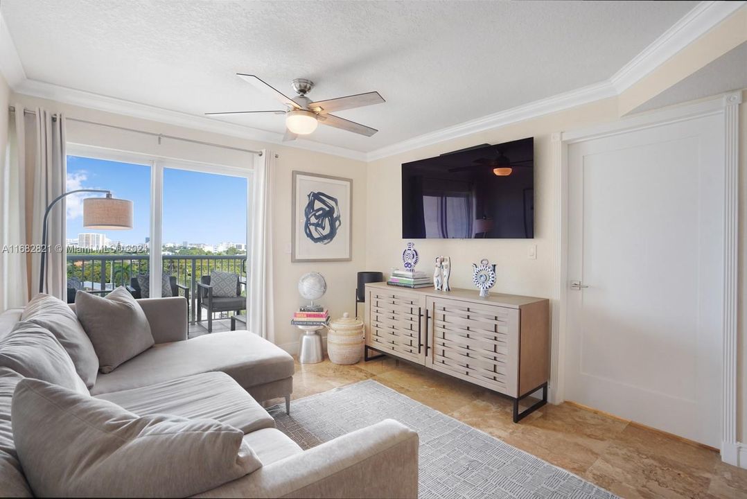 Active With Contract: $3,000 (2 beds, 2 baths, 1047 Square Feet)