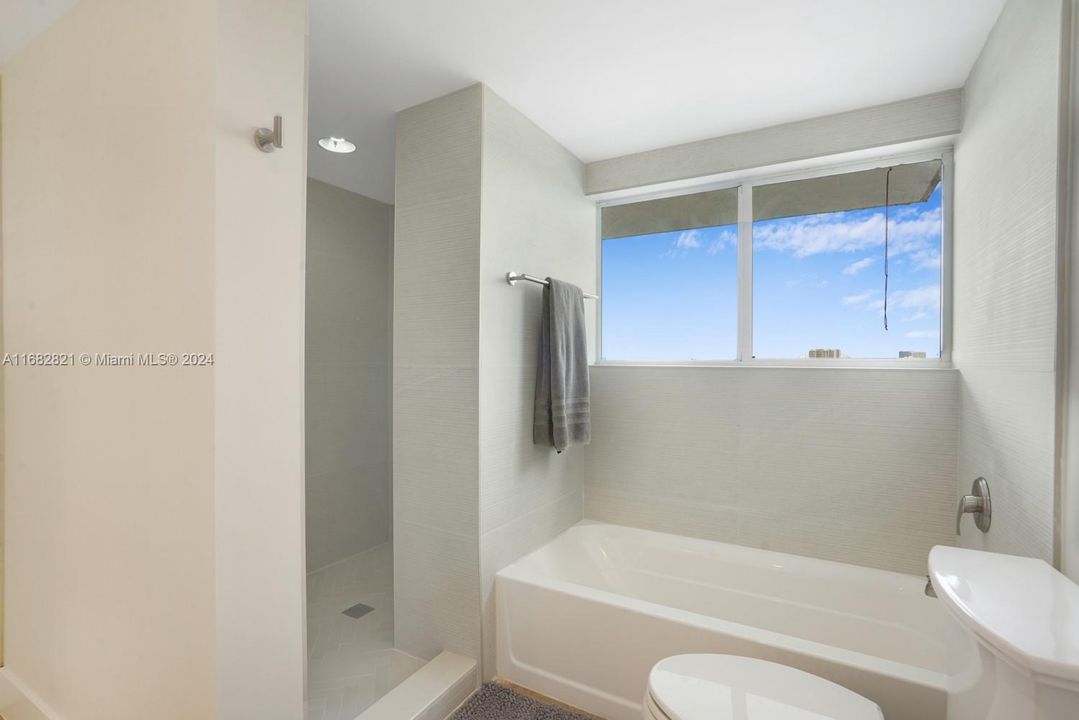 Active With Contract: $3,000 (2 beds, 2 baths, 1047 Square Feet)