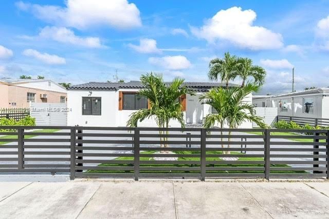 For Sale: $1,150,000 (4 beds, 2 baths, 1204 Square Feet)