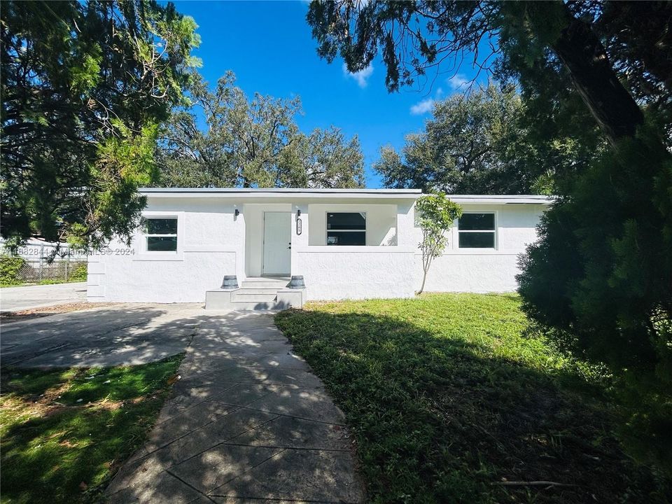 For Sale: $539,995 (3 beds, 2 baths, 1184 Square Feet)