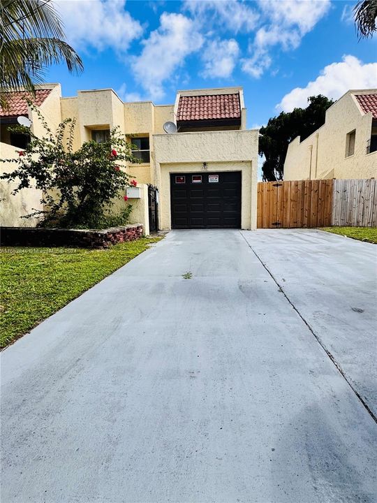 For Sale: $309,000 (3 beds, 2 baths, 2050 Square Feet)