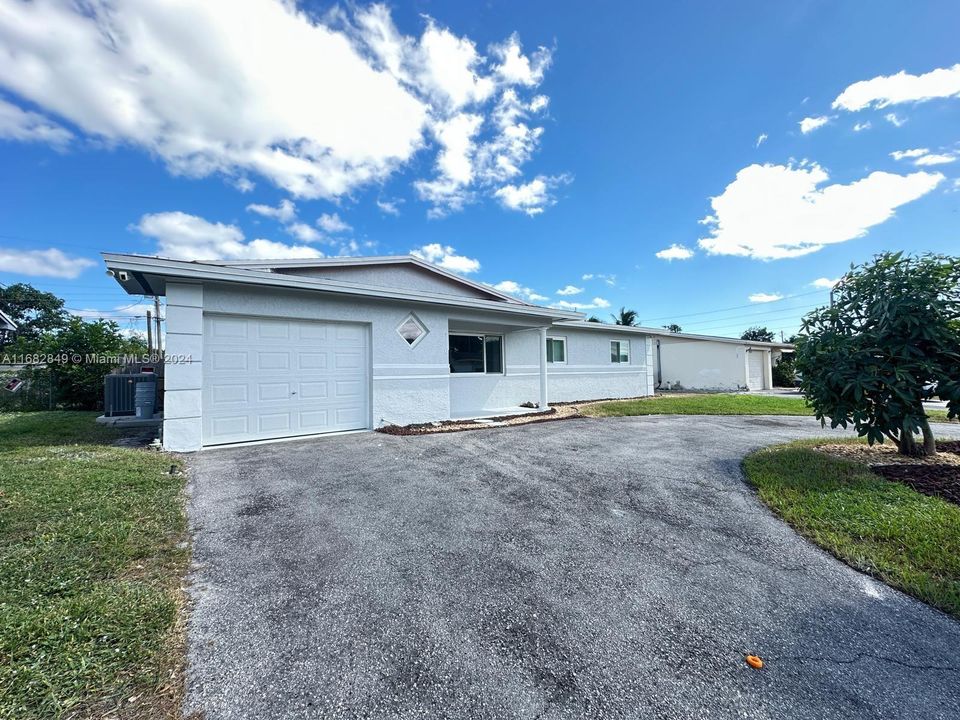 For Sale: $495,000 (3 beds, 2 baths, 1563 Square Feet)