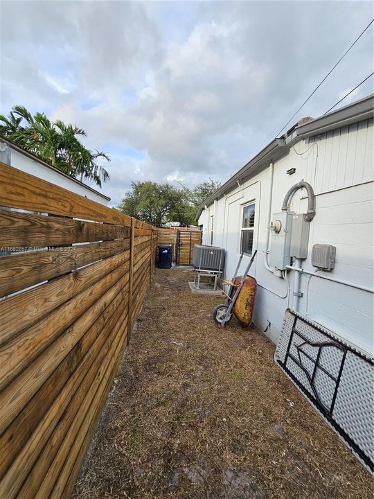 For Sale: $745,000 (3 beds, 2 baths, 1408 Square Feet)