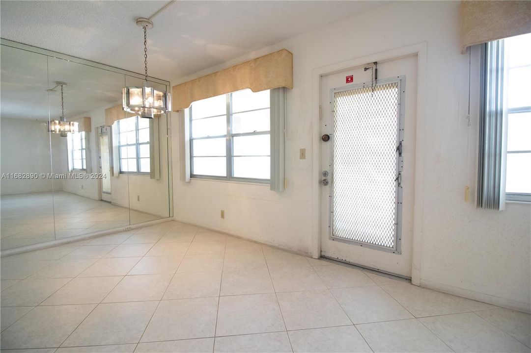 For Sale: $159,000 (2 beds, 2 baths, 1000 Square Feet)