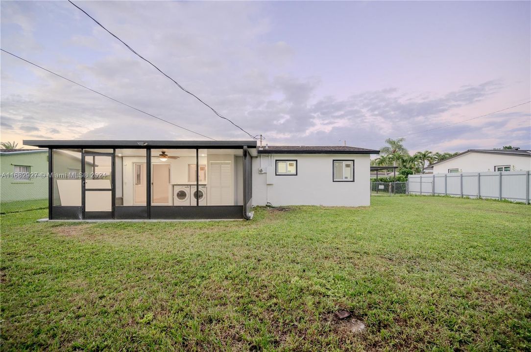 For Sale: $590,000 (3 beds, 2 baths, 1000 Square Feet)