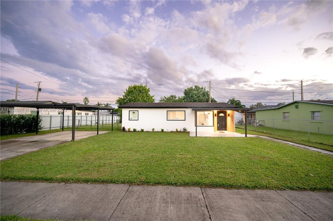 For Sale: $590,000 (3 beds, 2 baths, 1000 Square Feet)