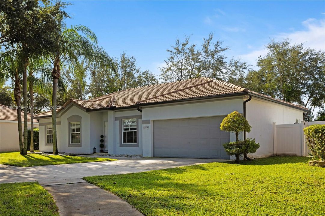 Active With Contract: $4,200 (3 beds, 2 baths, 1630 Square Feet)