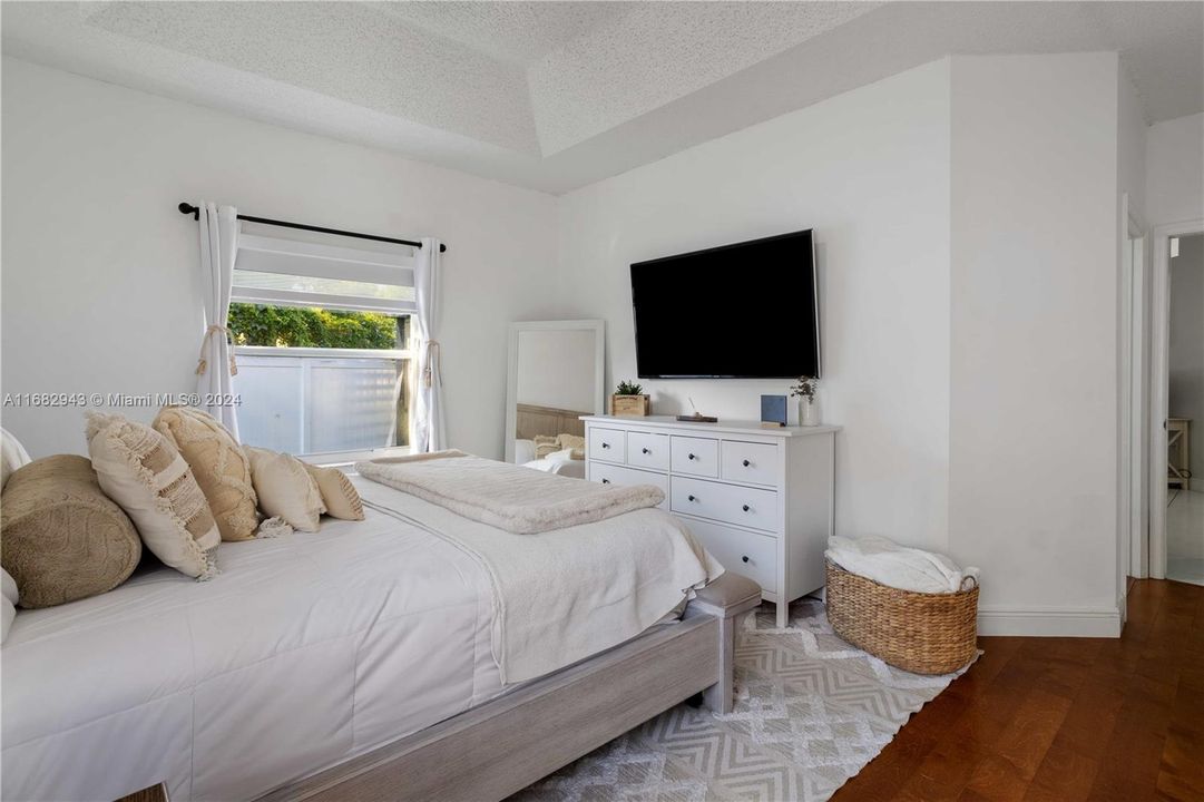 Active With Contract: $4,200 (3 beds, 2 baths, 1630 Square Feet)