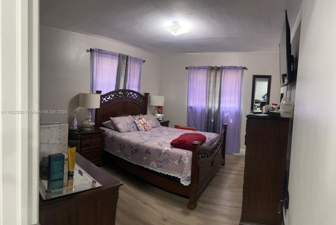 En Venta: $519,000 (4 camas, 2 baños, 1400 Pies cuadrados)