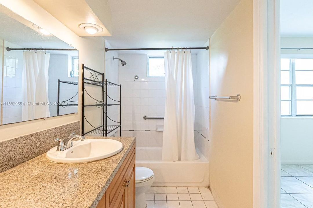 For Sale: $317,900 (2 beds, 1 baths, 1057 Square Feet)