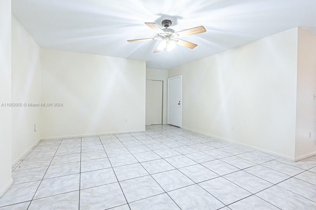 For Sale: $317,900 (2 beds, 1 baths, 1057 Square Feet)