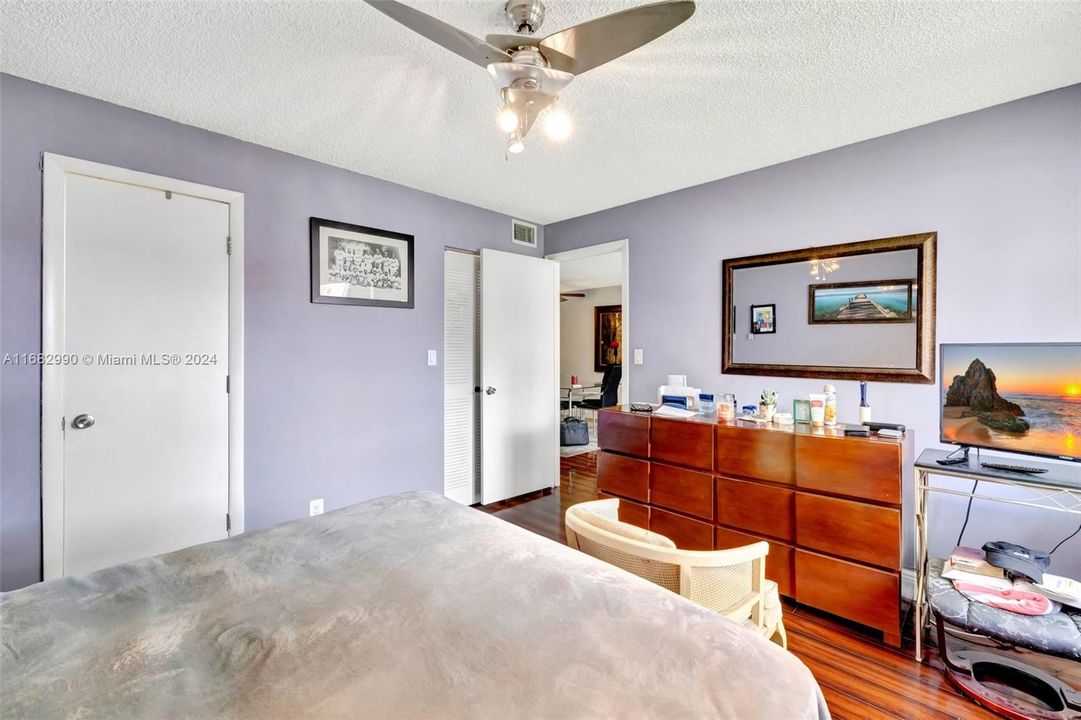 For Sale: $225,000 (2 beds, 2 baths, 1100 Square Feet)