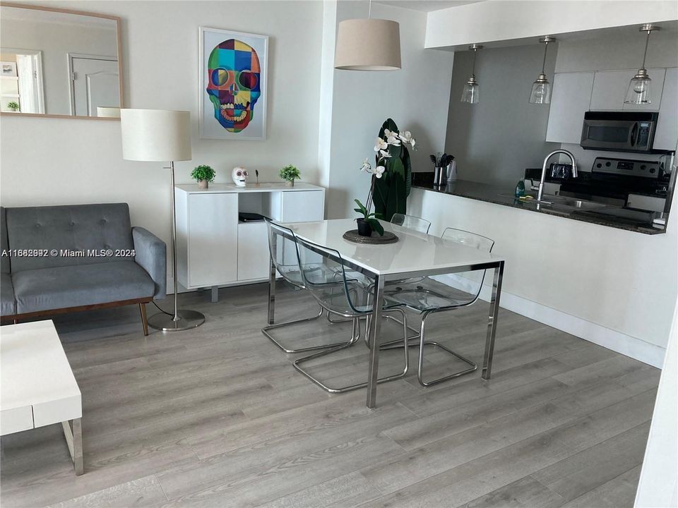 For Sale: $549,900 (1 beds, 1 baths, 740 Square Feet)