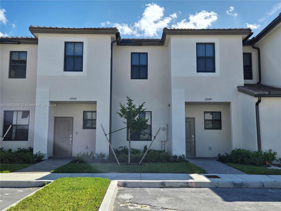 Active With Contract: $2,800 (3 beds, 2 baths, 0 Square Feet)