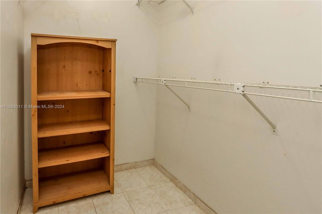 En Venta: $649,000 (4 camas, 3 baños, 1532 Pies cuadrados)