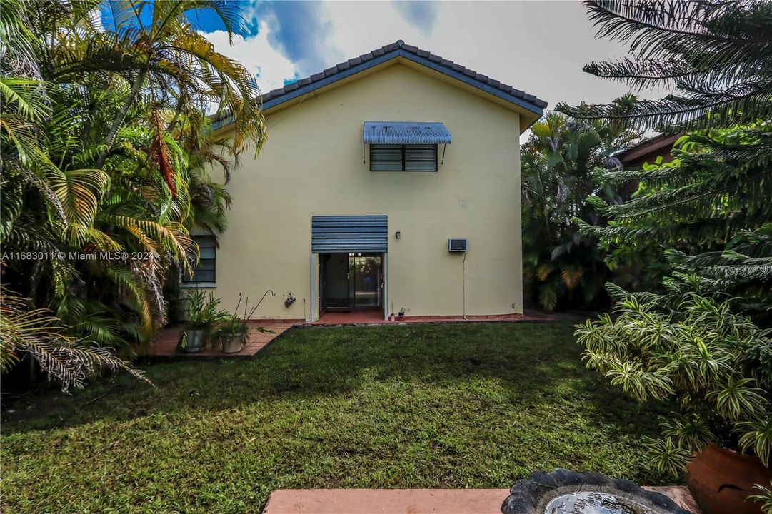 En Venta: $649,000 (4 camas, 3 baños, 1532 Pies cuadrados)