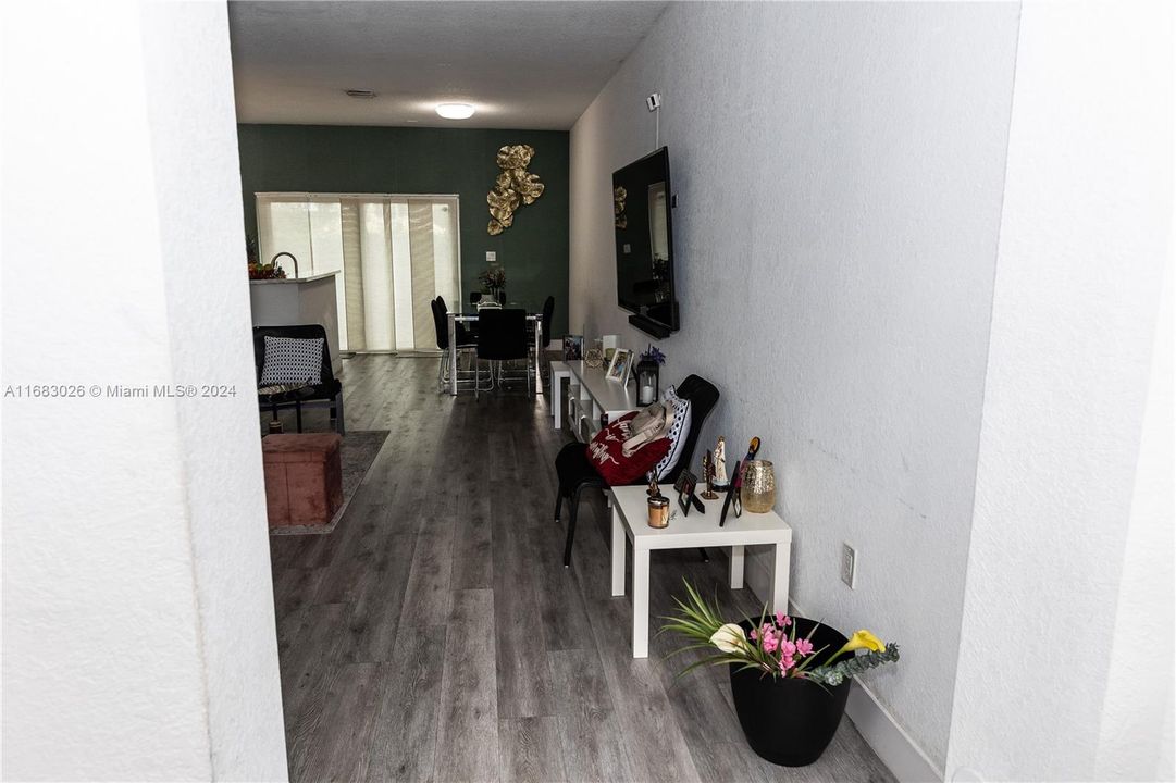 En Venta: $486,000 (3 camas, 3 baños, 1462 Pies cuadrados)