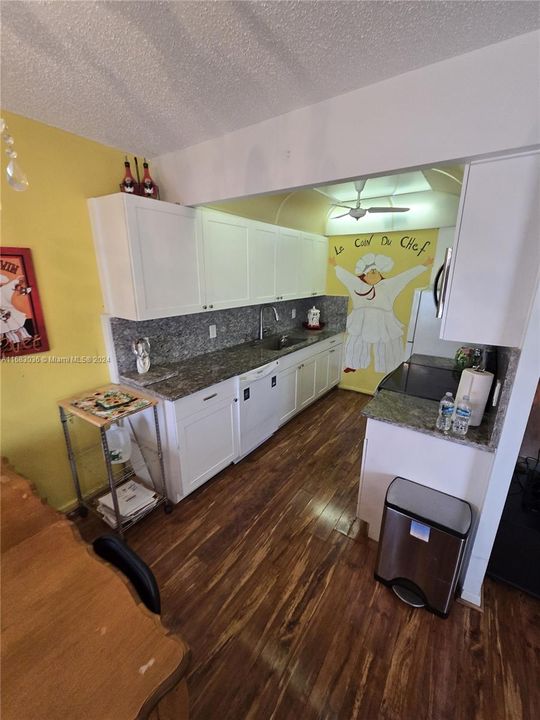 For Sale: $155,000 (2 beds, 1 baths, 860 Square Feet)