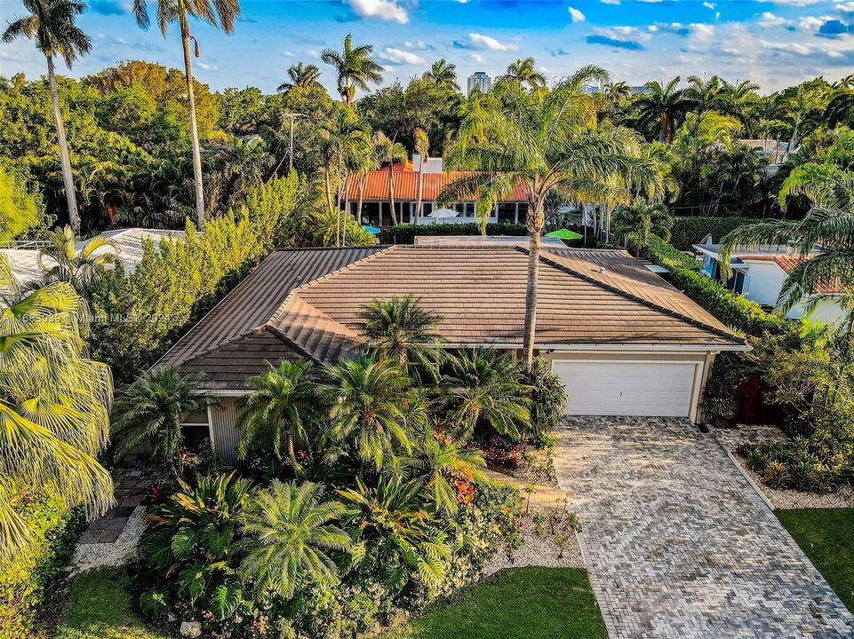 For Sale: $1,850,000 (3 beds, 2 baths, 1787 Square Feet)