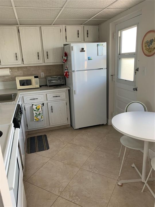 For Rent: $1,750 (1 beds, 1 baths, 900 Square Feet)