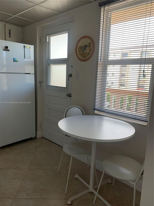 For Rent: $1,750 (1 beds, 1 baths, 900 Square Feet)