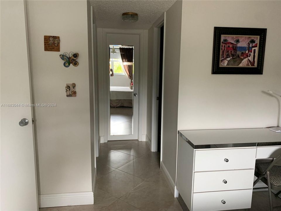 For Rent: $1,750 (1 beds, 1 baths, 900 Square Feet)