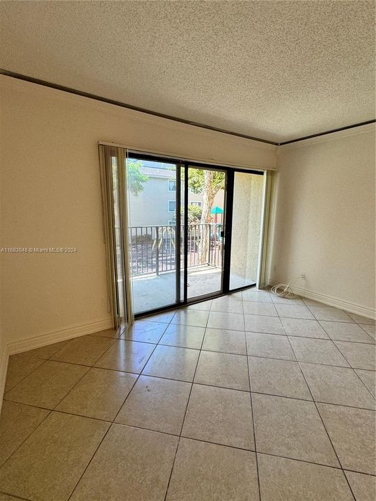 For Rent: $2,350 (2 beds, 2 baths, 986 Square Feet)