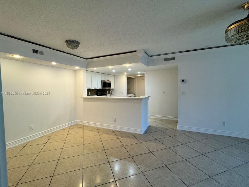 For Rent: $2,350 (2 beds, 2 baths, 986 Square Feet)